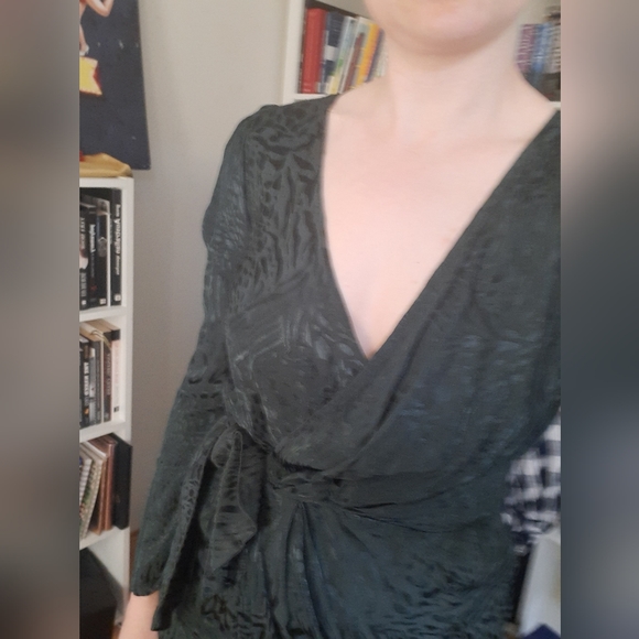 H&M Green animal print festive playsuit long sleeve size 8 - Picture 4 of 5